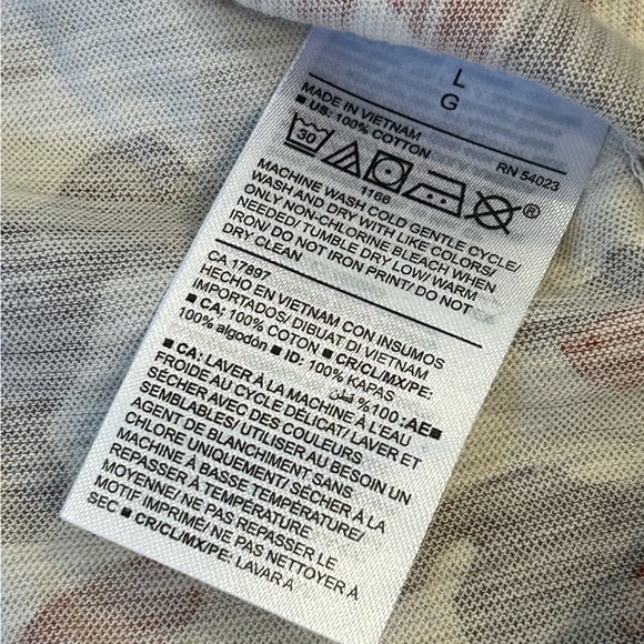 NWT Old Navy EveryWear Printed V-Neck T-Shirt - Picture 10 of 10